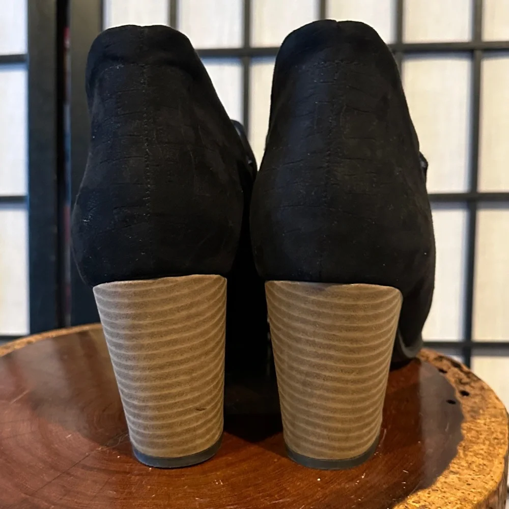 Dr. Scholl's Black Croc Embossed Sude Ankle Booties Worn Once 10m